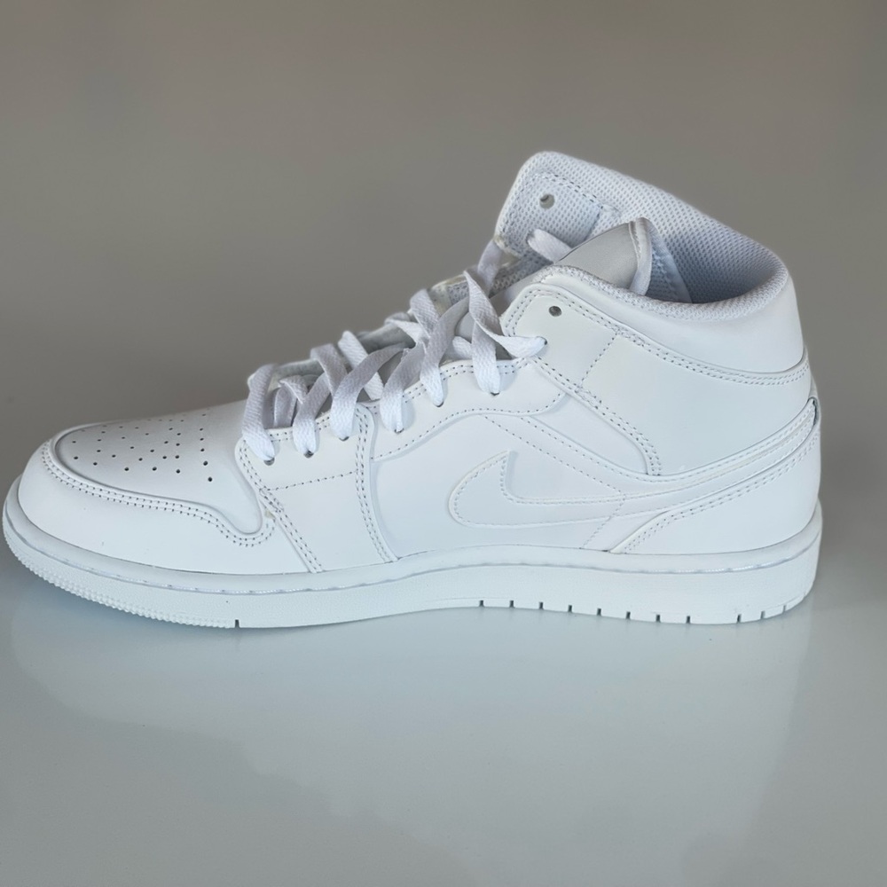 Unworn Nike Air Jordan 1 Mid Triple White US Men's 9.5 - Picture 9 of 12